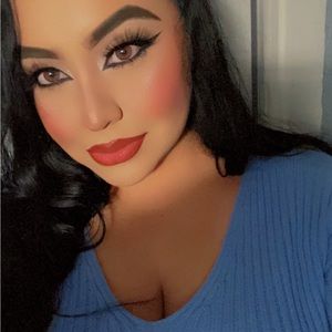 Meet your Posher, Roxana